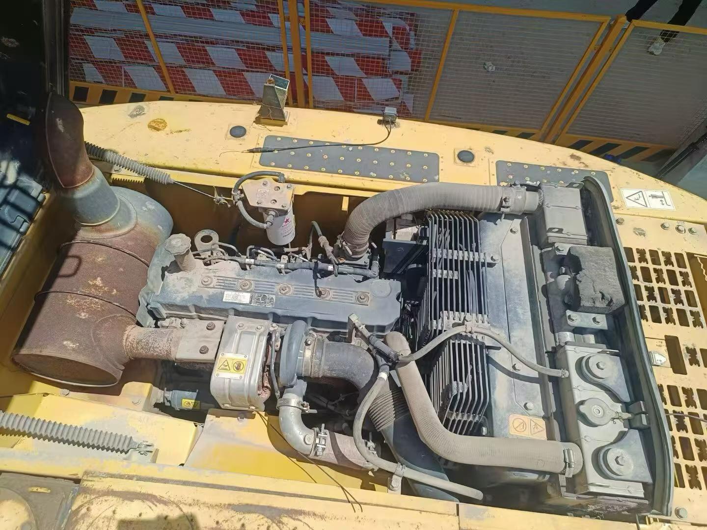 Buy Komatsu PC200-8 Used Excavator / 4