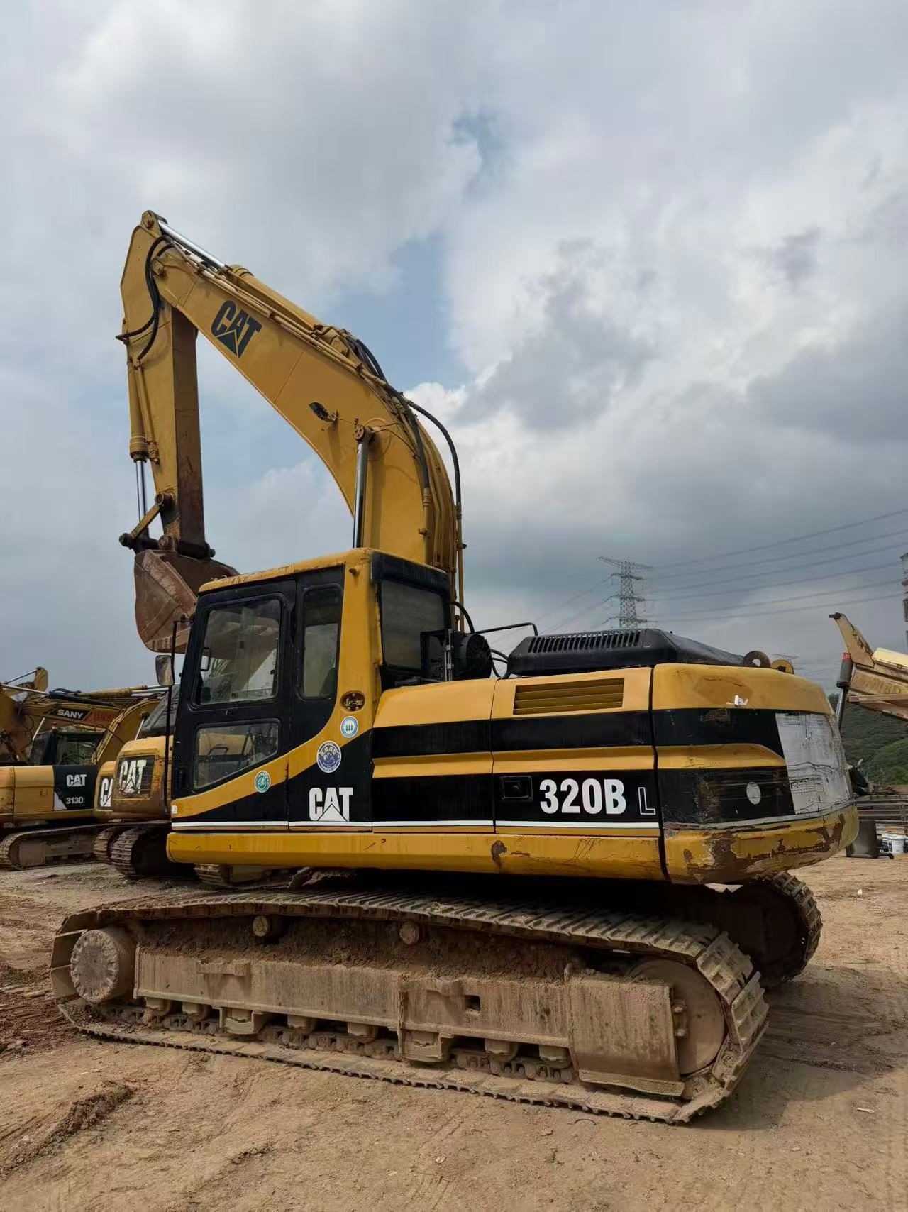 Buy Caterpillar 320V2 Used Excavator / 9