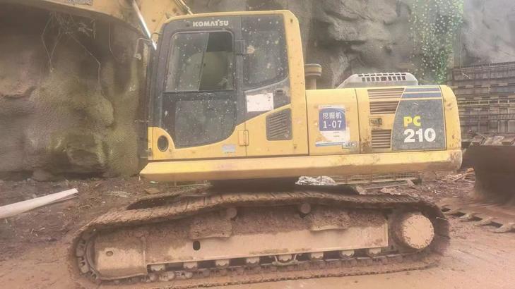 Buy Komatsu PC210-8 Used Excavator / 1