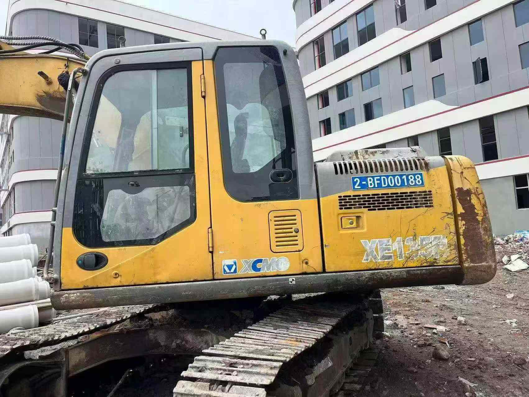 Buy XCMG XE135B Used Excavator / 4