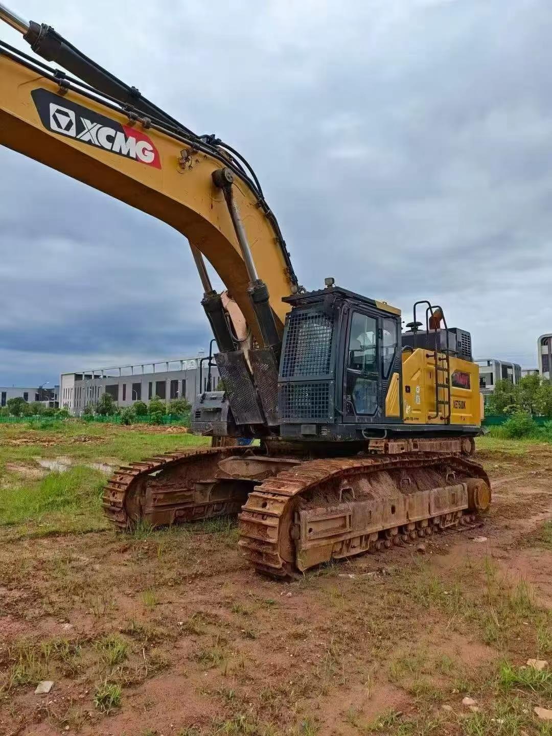 Buy XCMG XE690DK Used Excavator / 3 Buy XCMG XE690DK Used Excavator / 3