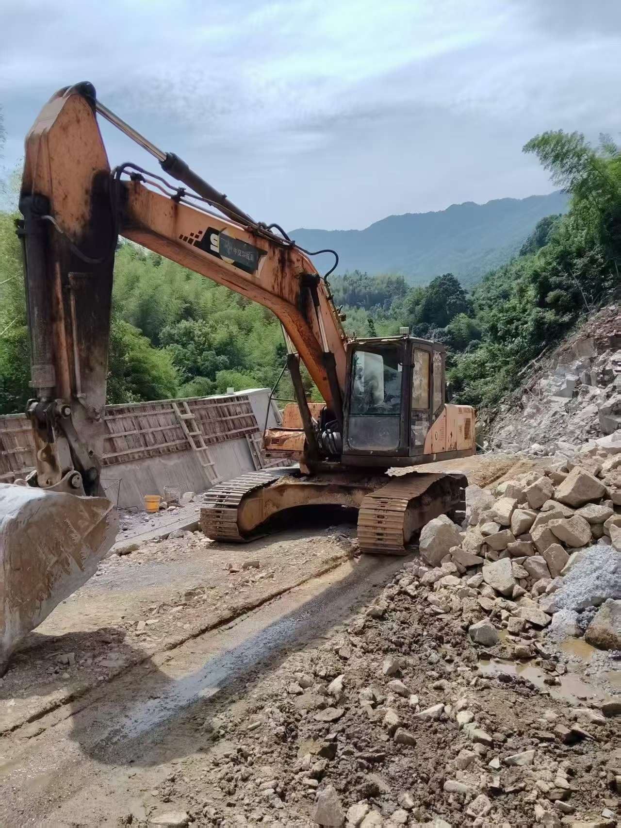 Buy Sany SY215C Used Excavator / 3