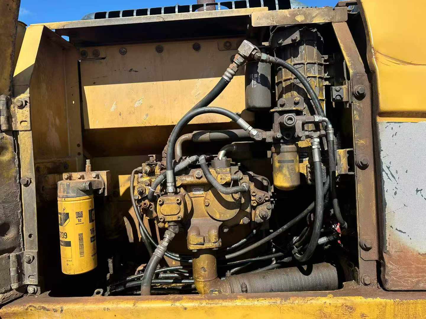 Buy Caterpillar 320D Used Excavator / 2 Buy Caterpillar 320D Used Excavator / 2