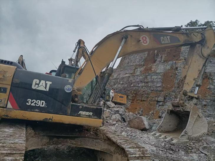 Buy Caterpillar 329D Used Excavator / 1