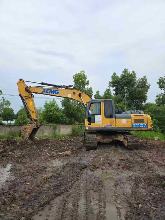 Buy XCMG XE200 Used Excavator / 1