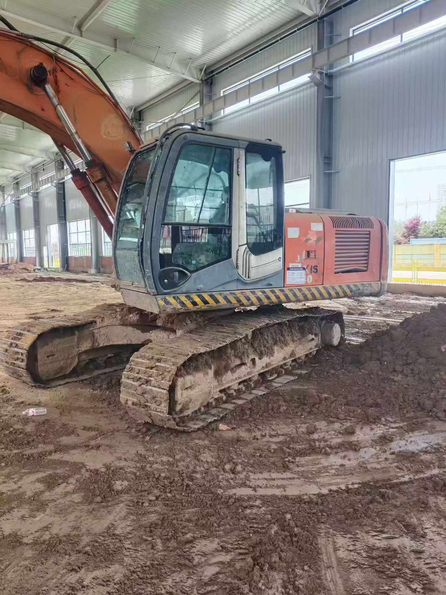 Buy Hitachi EX200-3 Used Excavator / 4 Buy Hitachi EX200-3 Used Excavator / 4