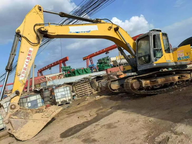 Buy XCMG XE265C Used Excavator / 1