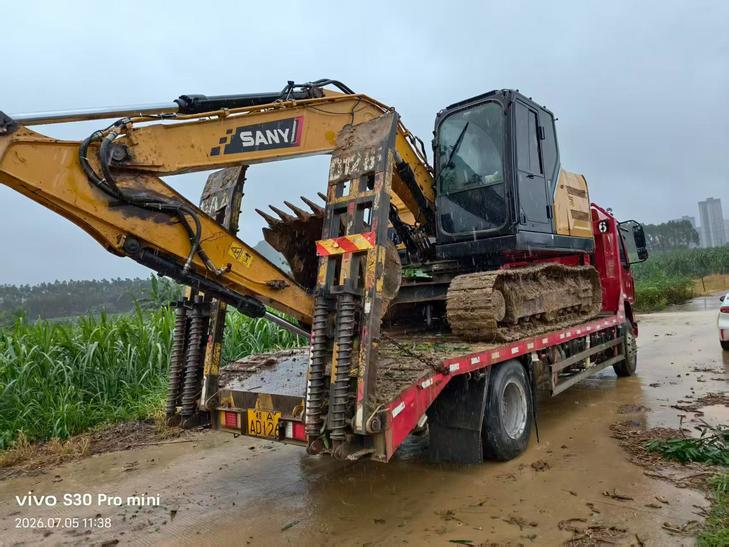 Buy Sany SY135C Used Excavator / 1