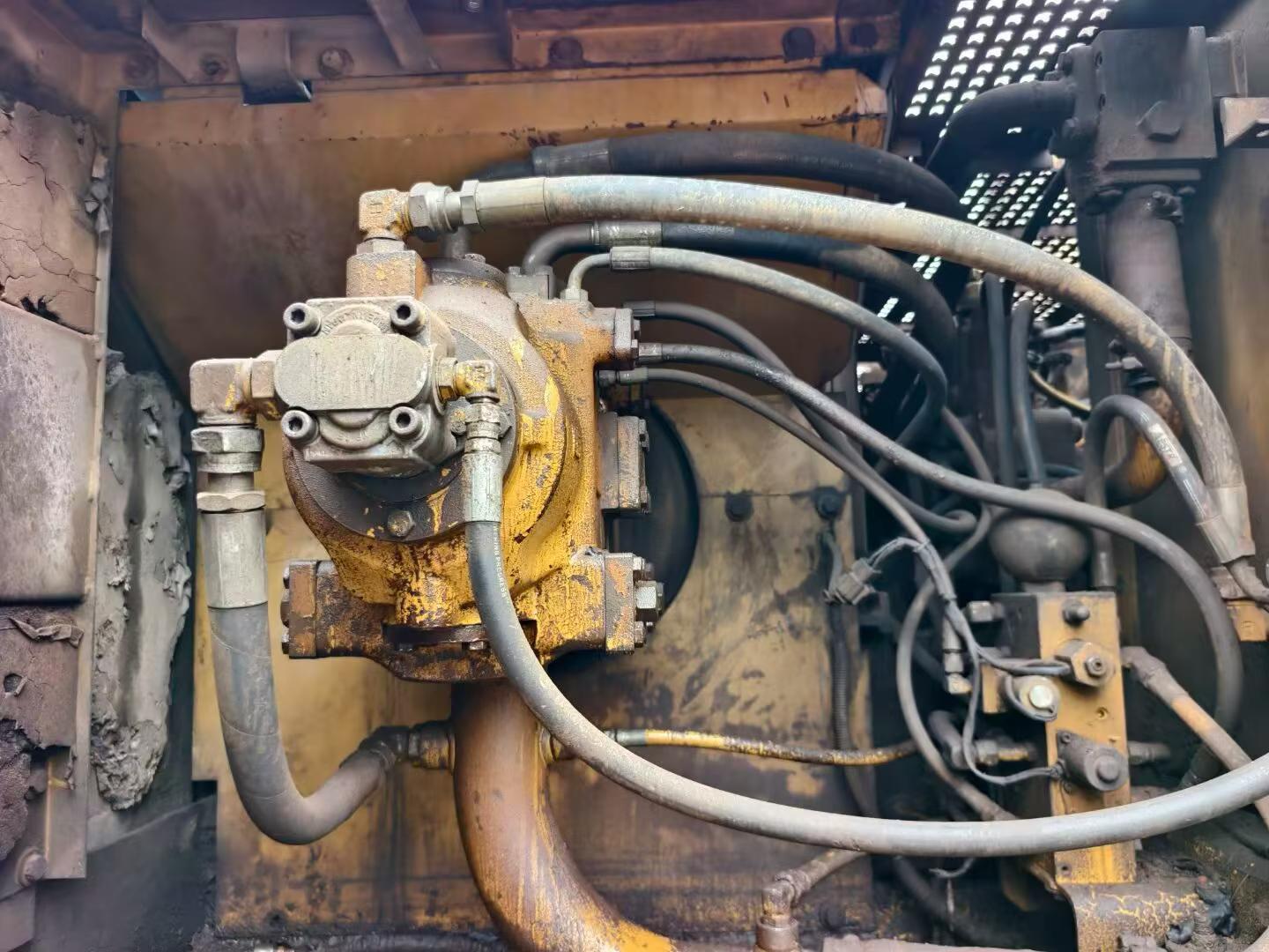 Buy Caterpillar 320V2 Used Excavator / 2