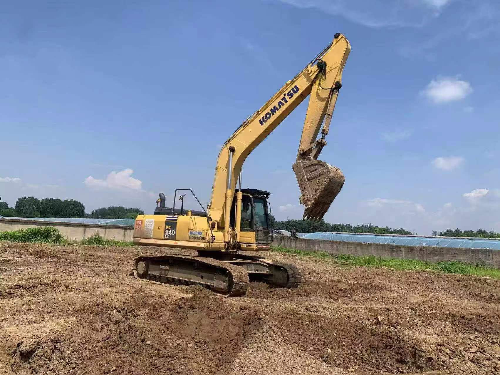 Buy Komatsu PC240-6 Used Excavator / 3 Buy Komatsu PC240-6 Used Excavator / 3