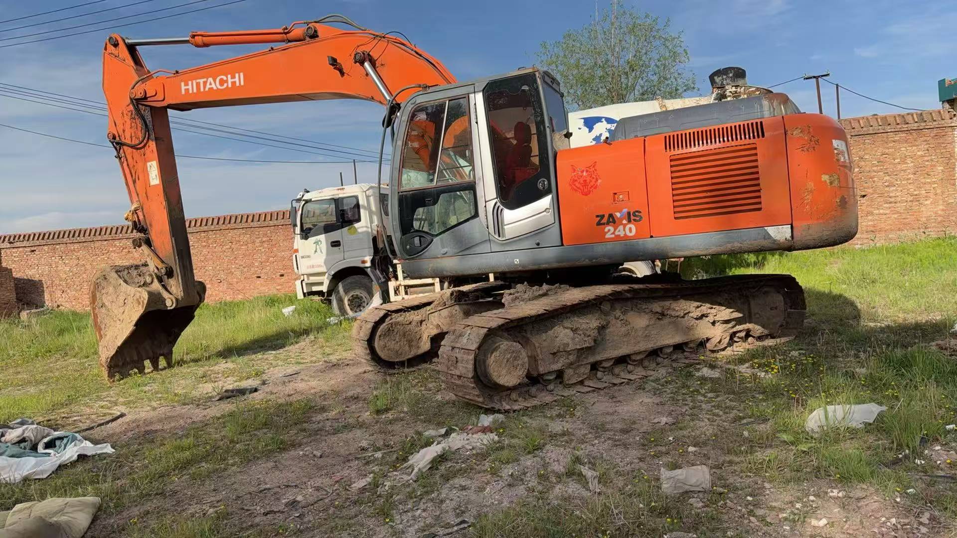 Buy Hitachi EX240-3 Used Excavator / 8 Buy Hitachi EX240-3 Used Excavator / 8