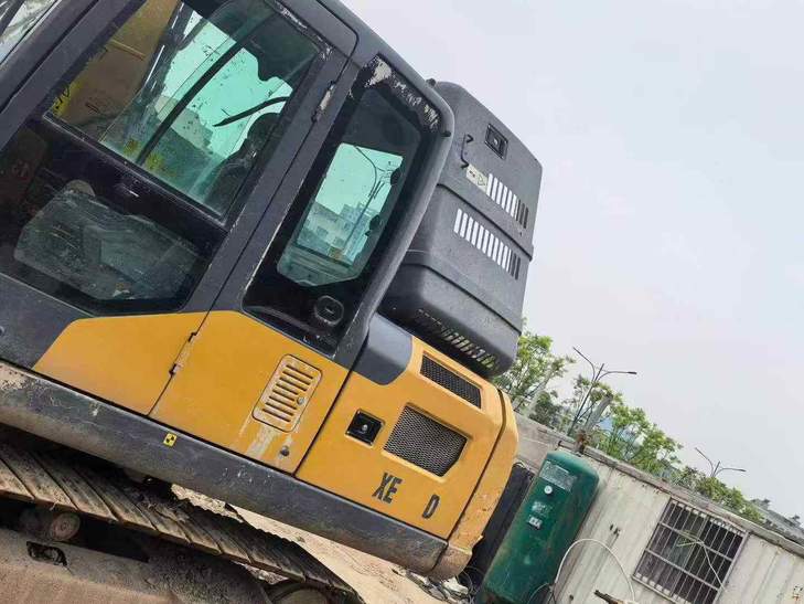 Buy XCMG XE135B Used Excavator / 1