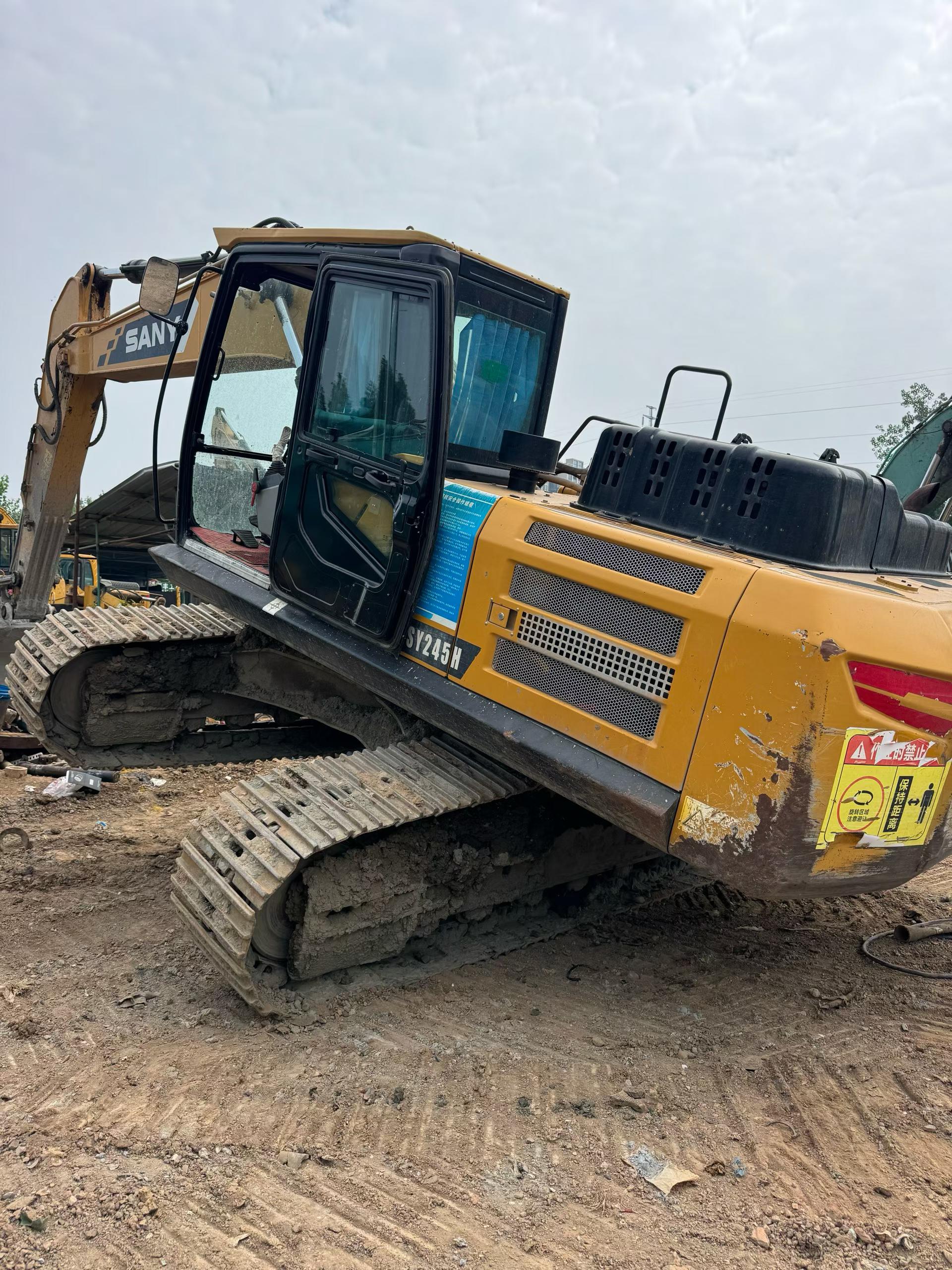 Buy Sany SY225H Used Excavator / 2 Buy Sany SY225H Used Excavator / 2
