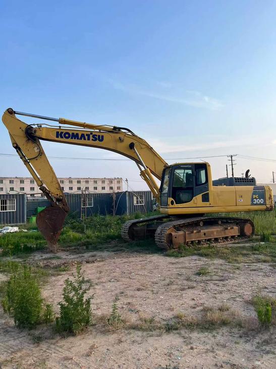 Buy Komatsu PC300 Used Excavator / 1