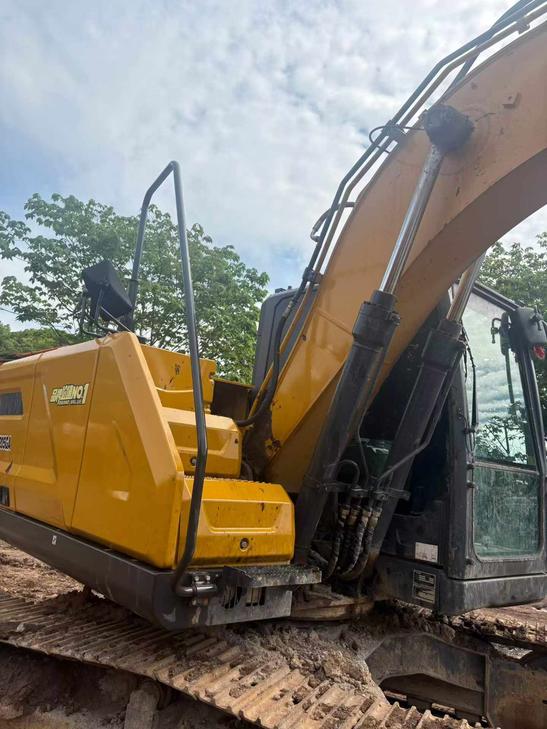 Buy XCMG XE135B Used Excavator / 1