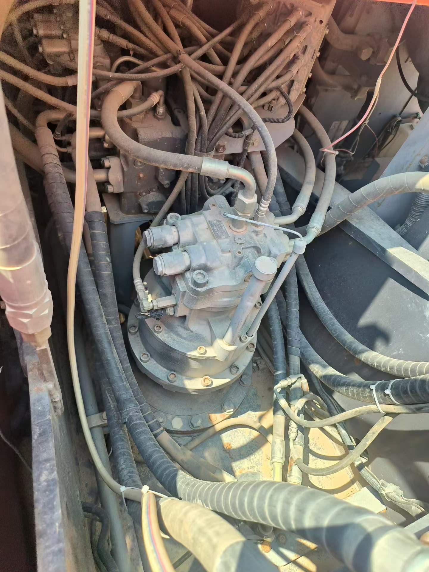 Buy Hitachi ZX200-5G Used Excavator / 3 Buy Hitachi ZX200-5G Used Excavator / 3