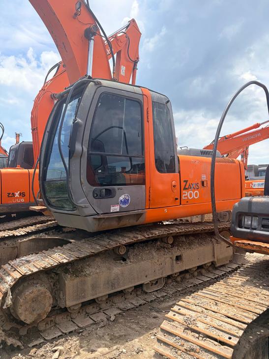 Buy Hitachi ZX200-6 Used Excavator / 1