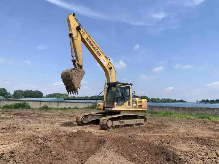 Buy Komatsu PC240-6 Used Excavator / 1