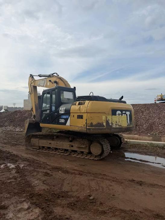 Buy Caterpillar 320D Used Excavator / 1