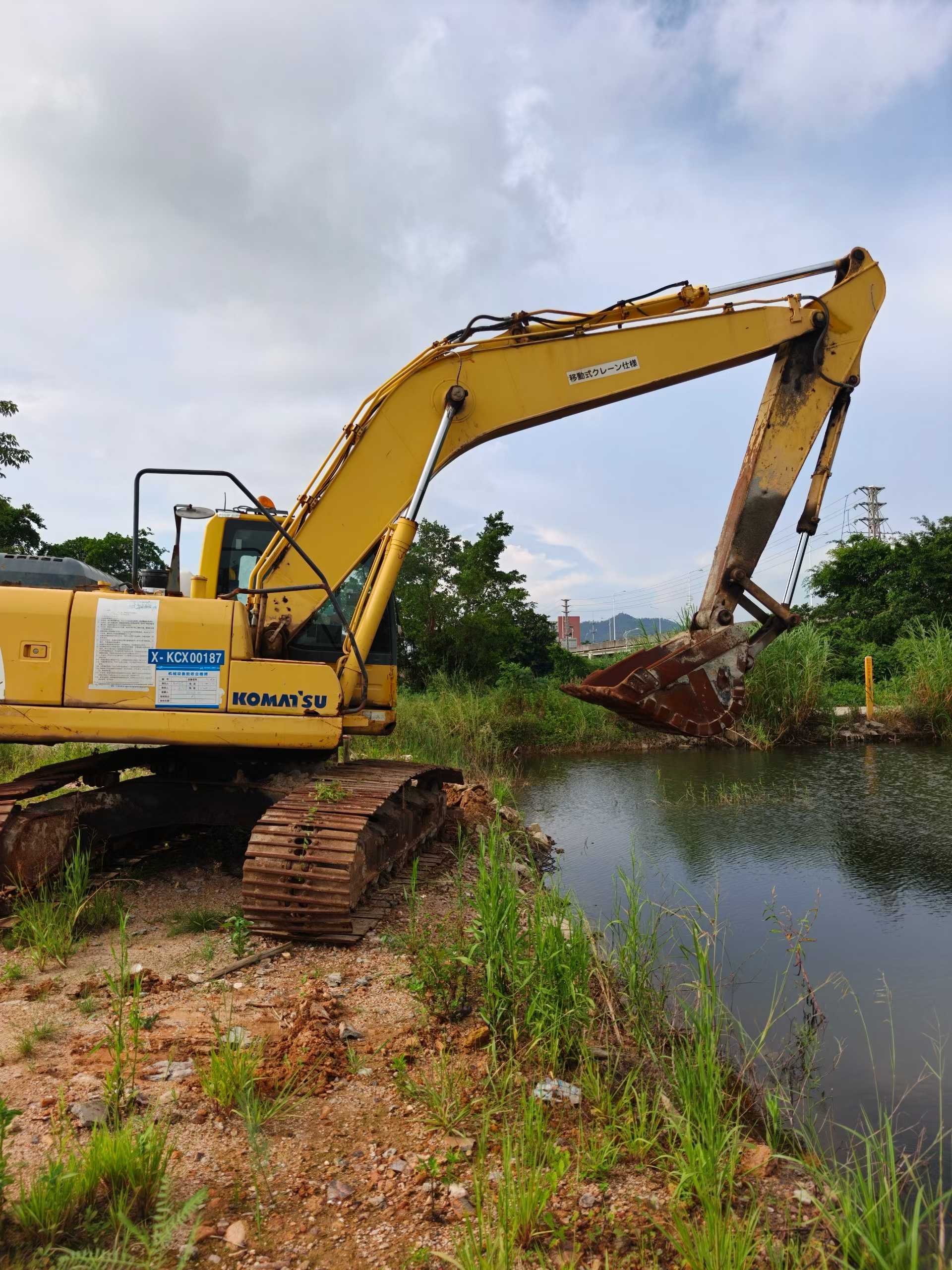 Buy Komatsu PC200-8N1 Used Excavator / 1