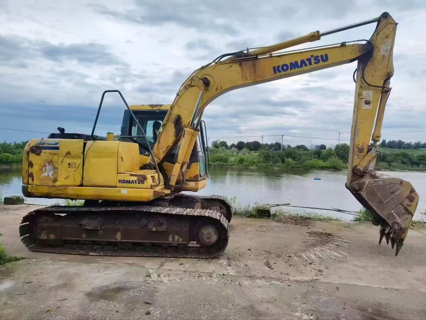 Buy Komatsu PC130-5 Used Excavator / 2
