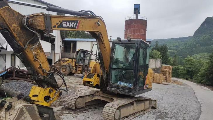 Buy Sany SY70C Used Excavator / 1