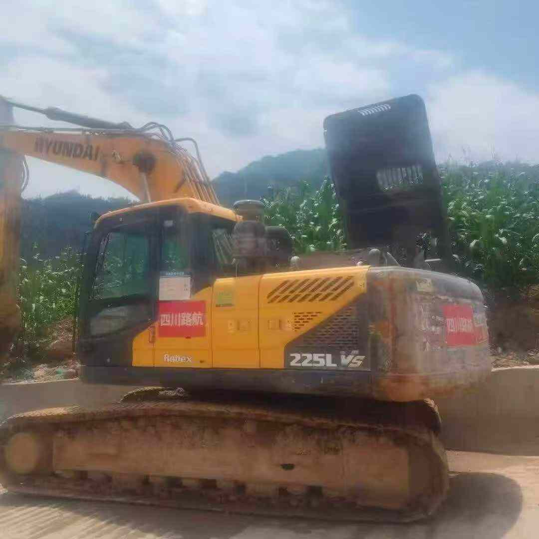 Buy Hyundai R225-7 Used Excavator / 4