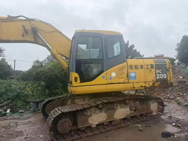 Buy Komatsu PC200-7 Used Excavator / 1