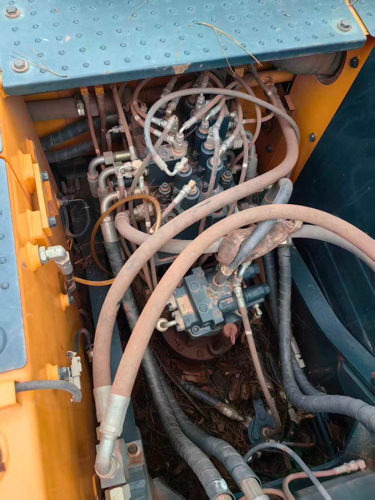 Buy Hyundai R130W Used Excavator / 2