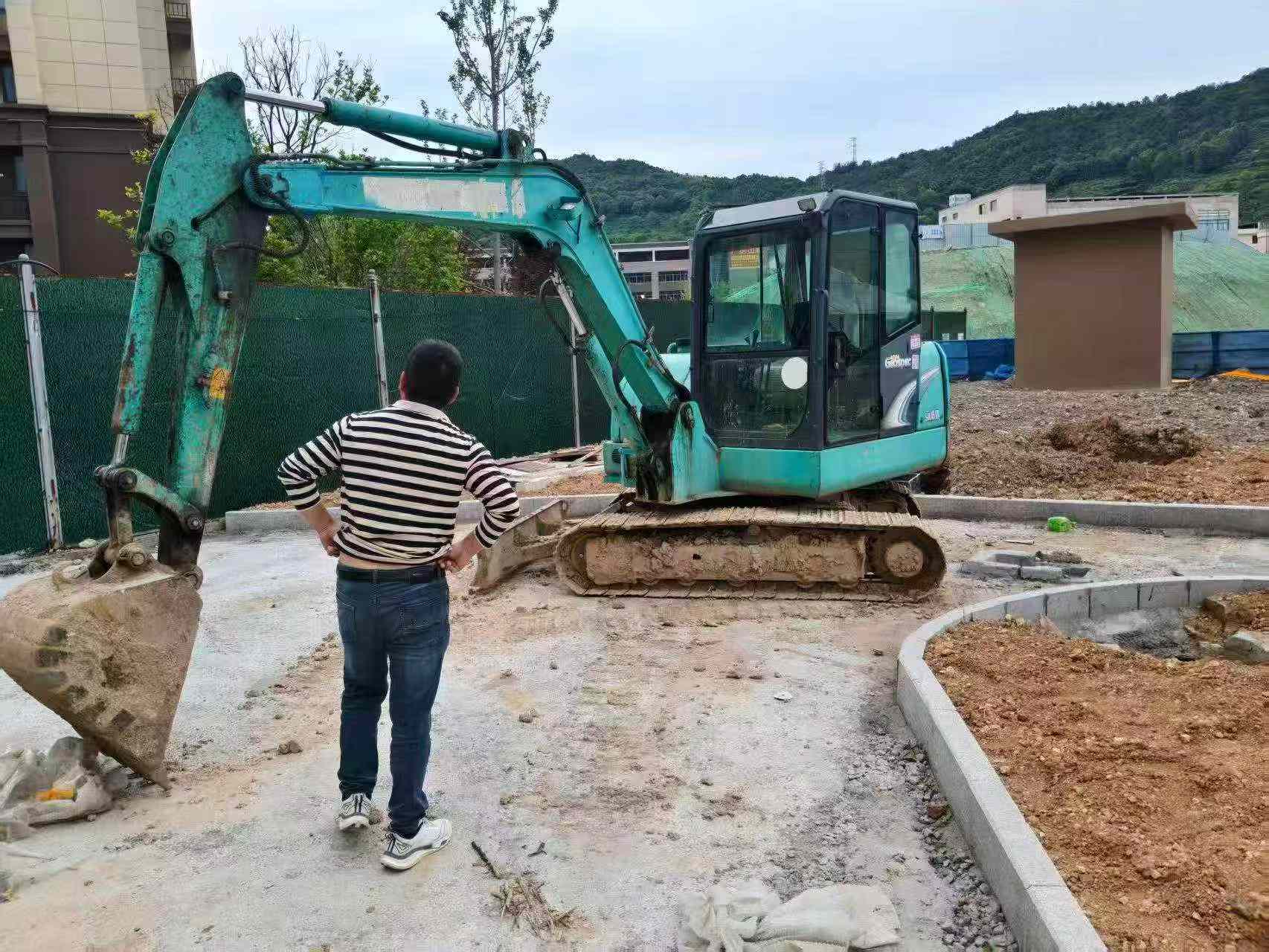 Buy Kobelco SK60-8 Used Excavator / 1