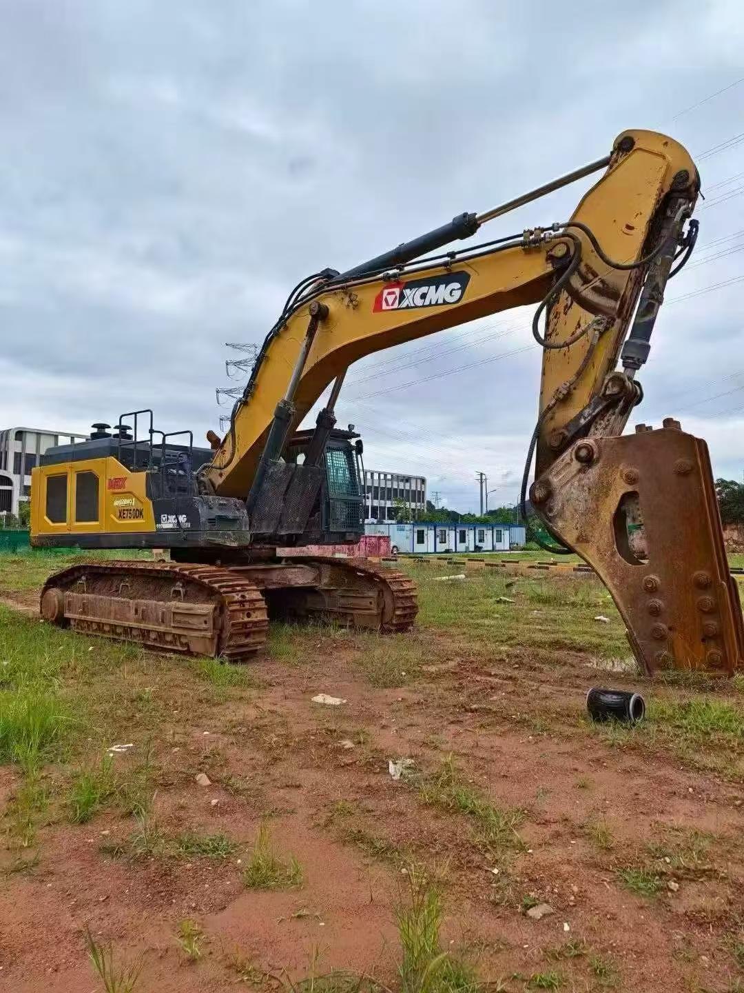 Buy XCMG XE690DK Used Excavator / 2 Buy XCMG XE690DK Used Excavator / 2