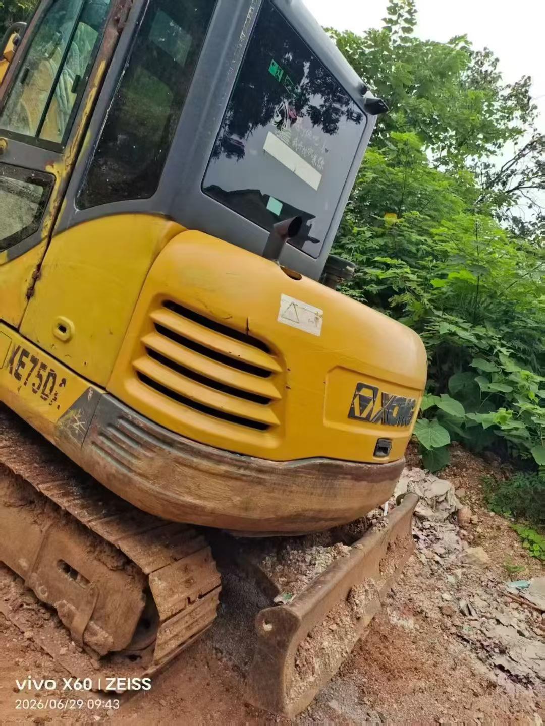 Buy XCMG XE65D Used Excavator / 1