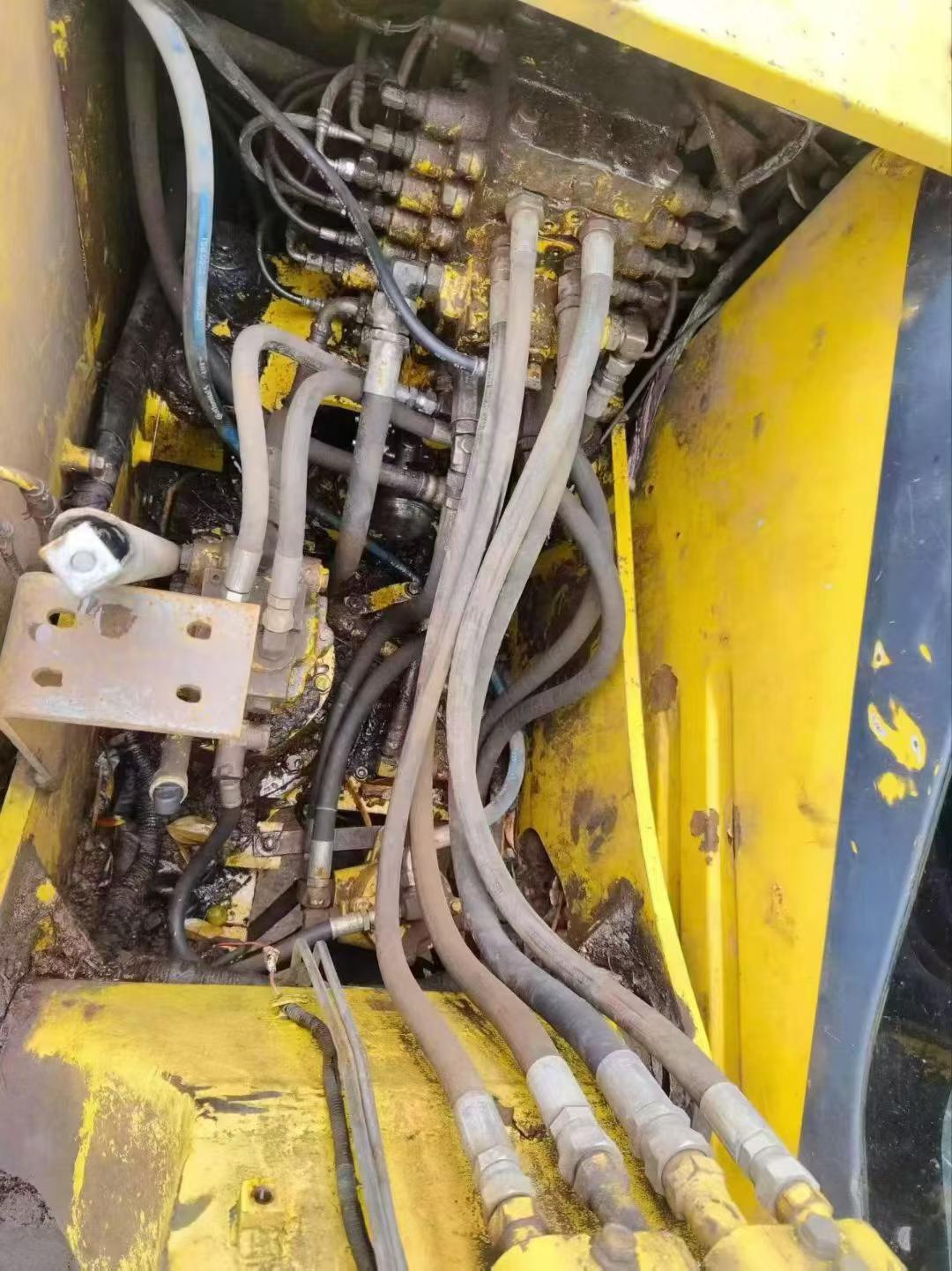 Buy Komatsu PC130-5 Used Excavator / 6