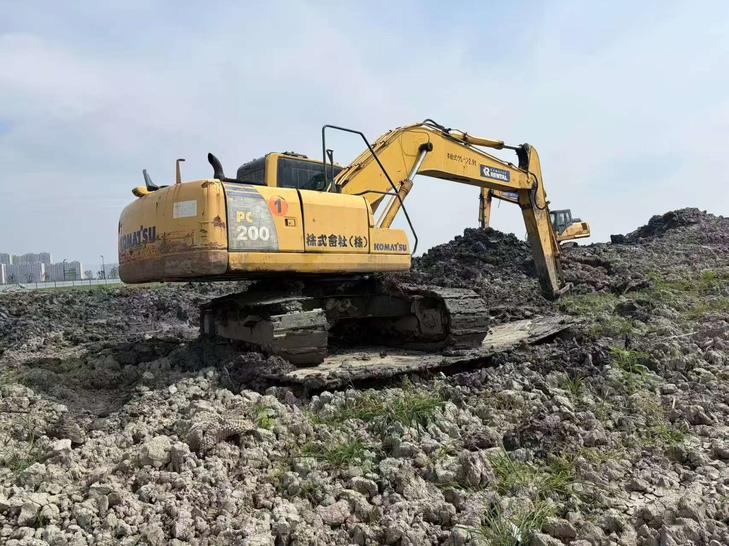 Buy Komatsu PC200-8 Used Excavator / 1