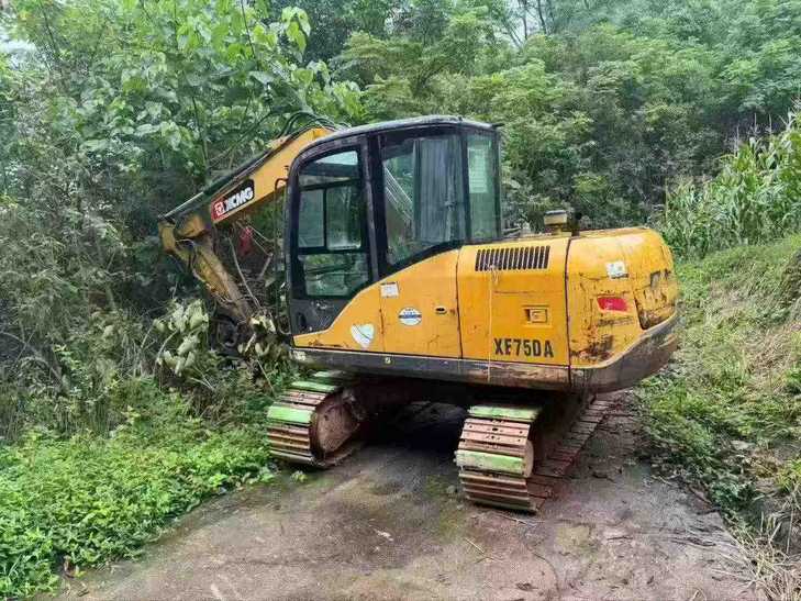 Buy XCMG XE75C Used Excavator / 1