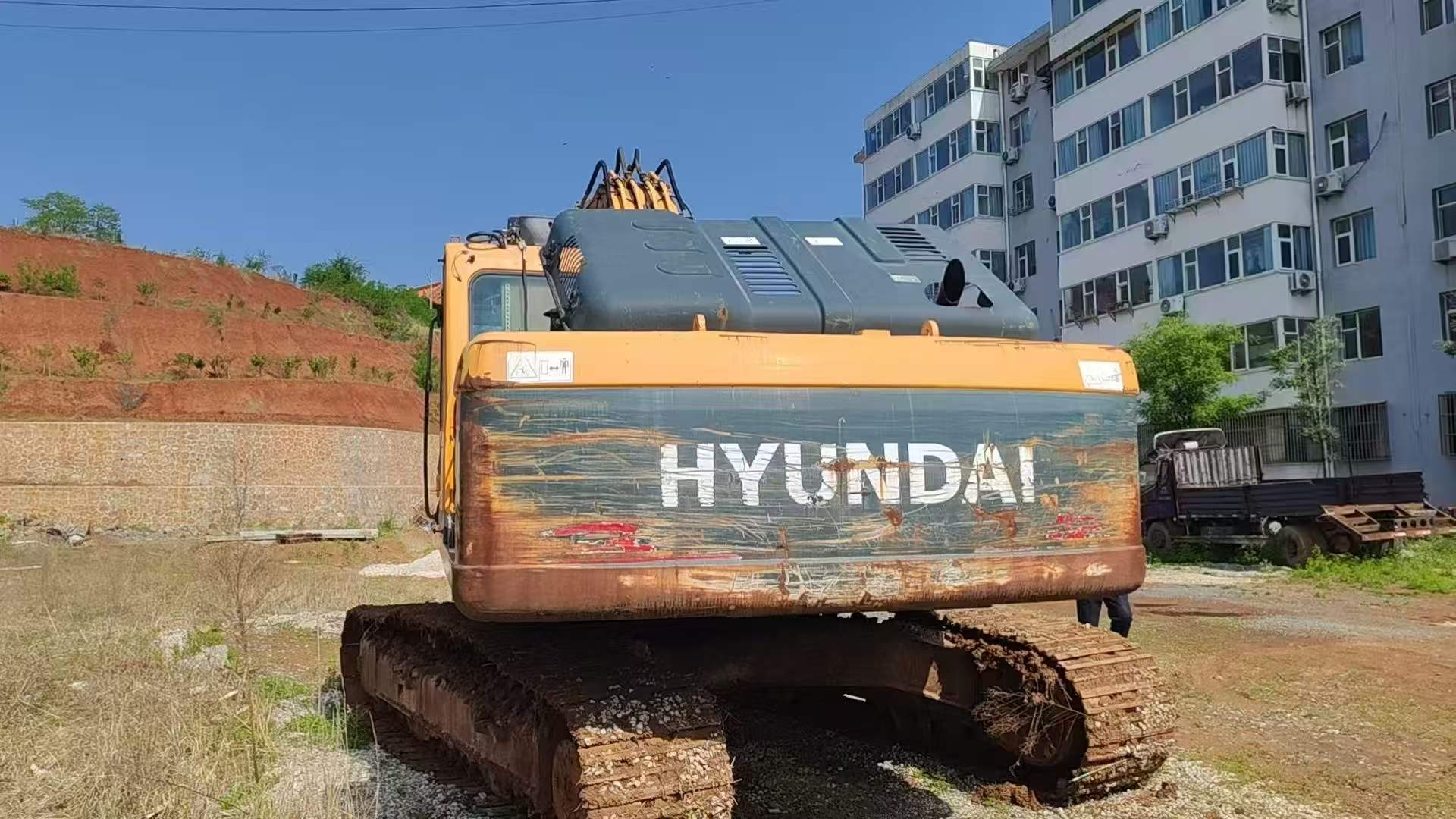 Buy Hyundai R275LC-9T Used Excavator / 2 Buy Hyundai R275LC-9T Used Excavator / 2