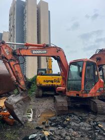 Buy Doosan DH80 Used Excavator / 2 Buy Doosan DH80 Used Excavator / 2