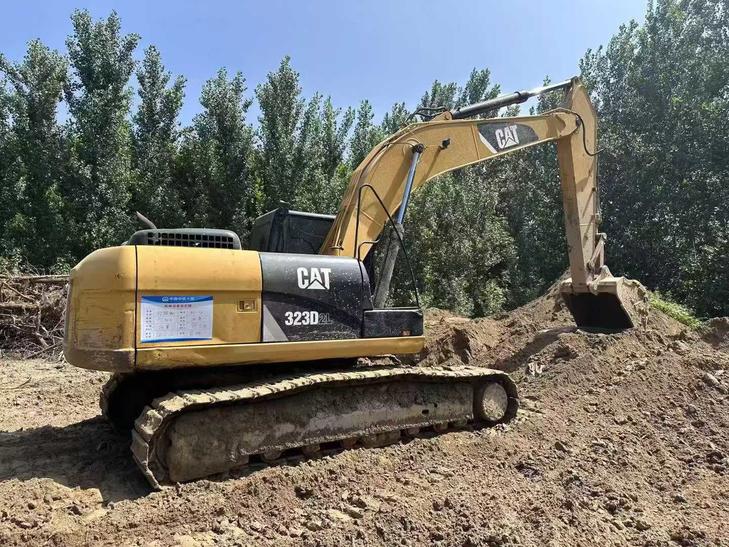 Buy Caterpillar 323D2L Used Excavator / 1