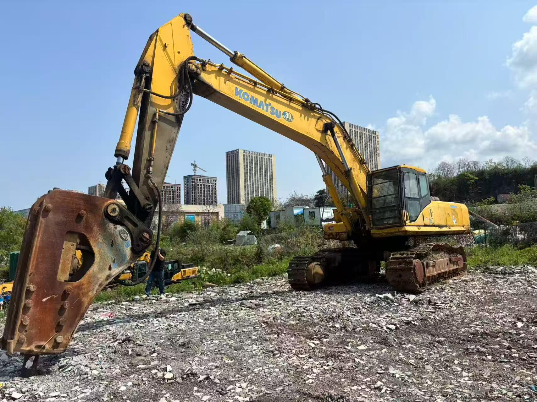 Buy Komatsu PC450-7 Used Excavator / 2 Buy Komatsu PC450-7 Used Excavator / 2