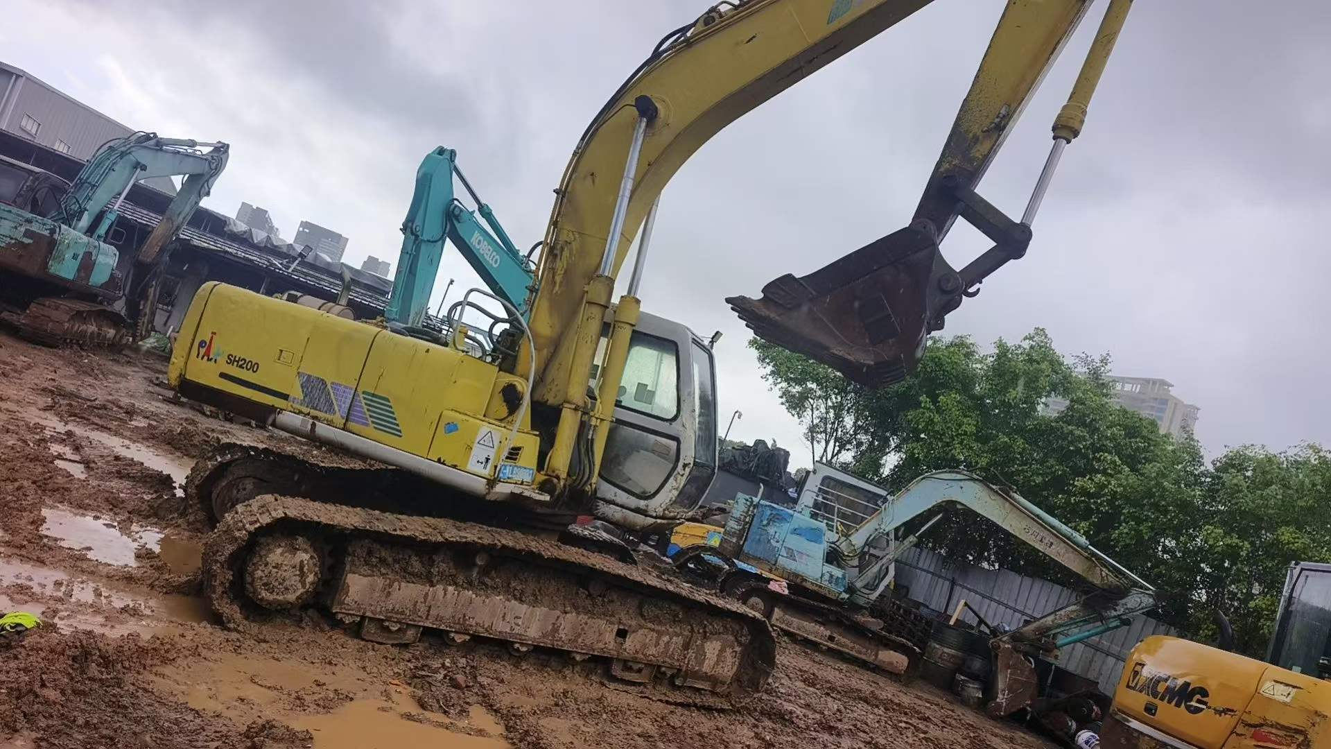 Buy Sumitomo SH200 Used Excavator / 2