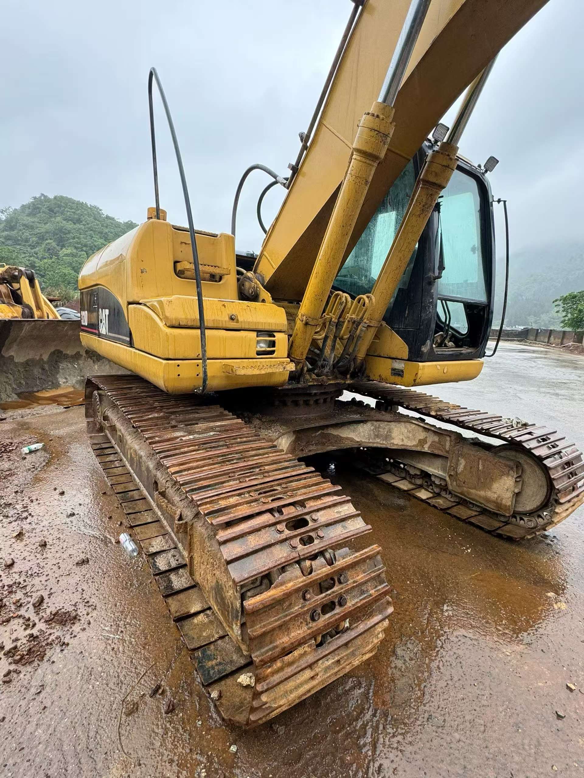 Buy Caterpillar 320A Used Excavator / 3 Buy Caterpillar 320A Used Excavator / 3
