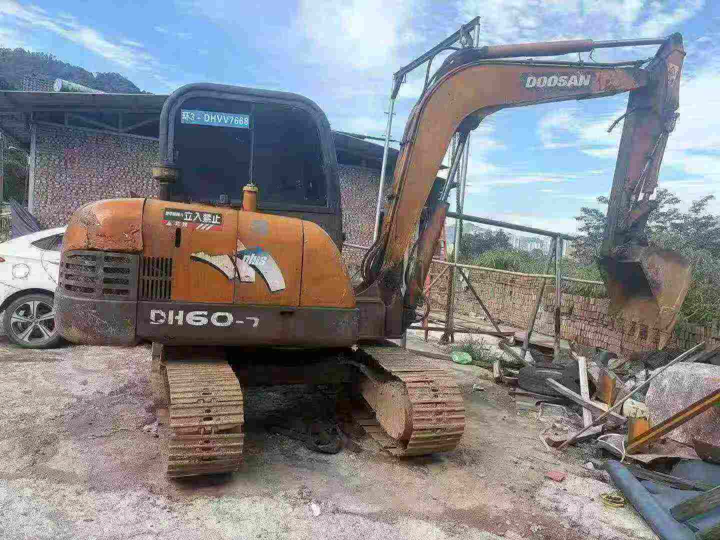 Buy Doosan DH60 Used Excavator / 1