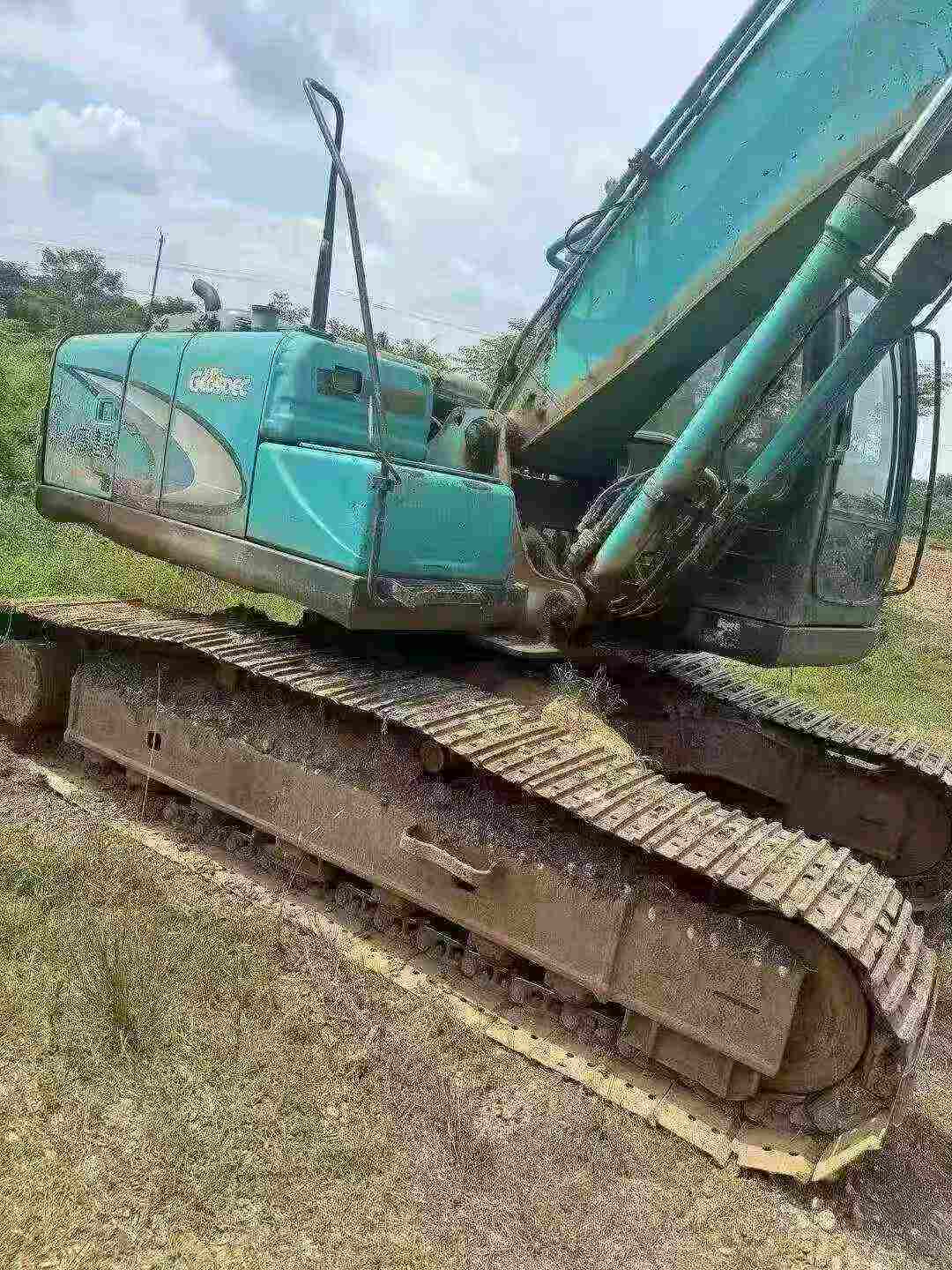 Buy Kobelco SK200-11 Used Excavator / 3 Buy Kobelco SK200-11 Used Excavator / 3