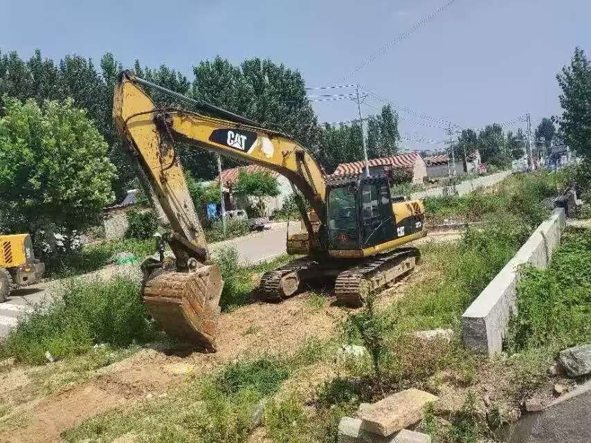 Buy Caterpillar 320D Used Excavator / 2