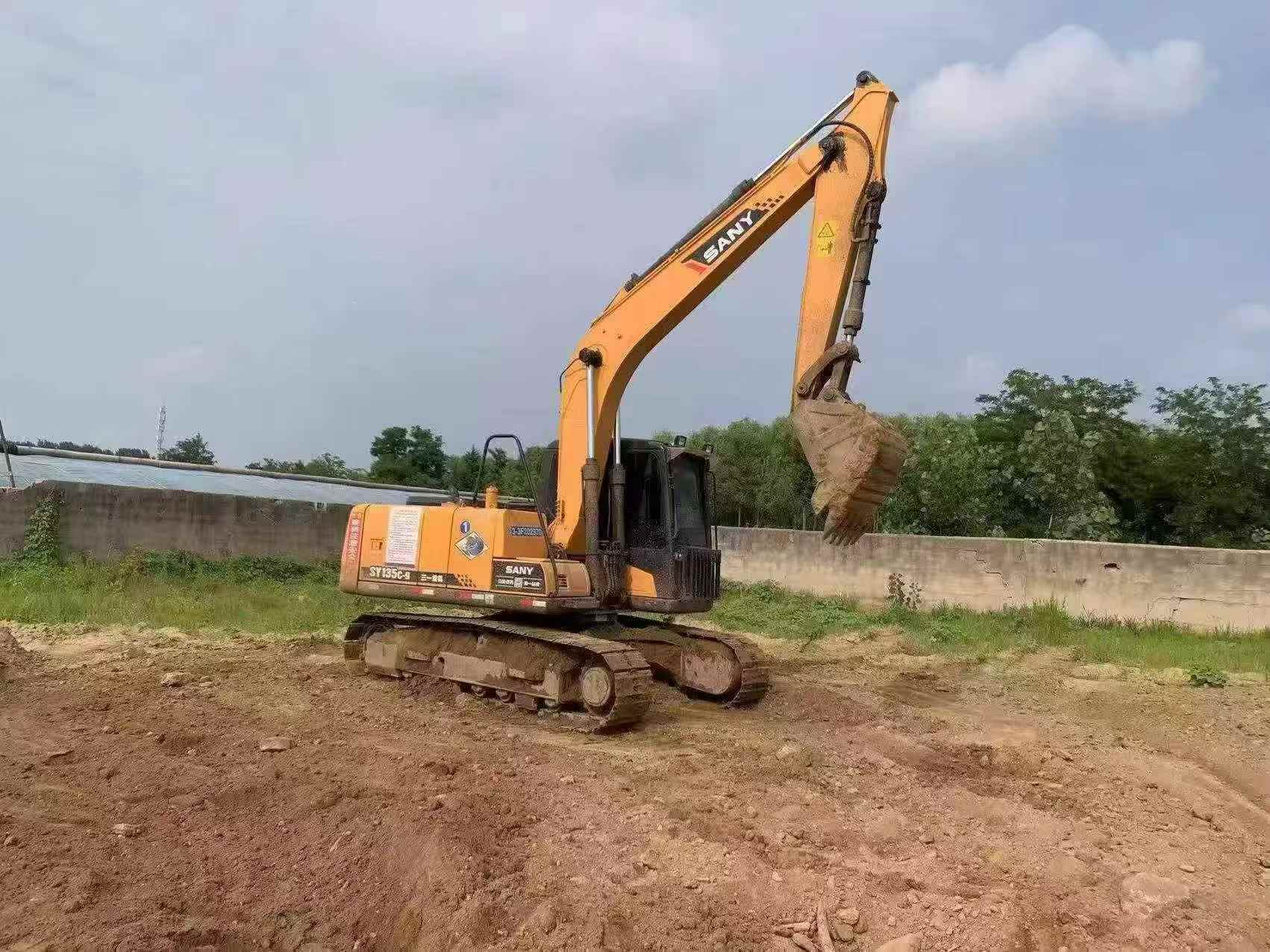 Buy Sany SY135-8S Used Excavator / 4 Buy Sany SY135-8S Used Excavator / 4