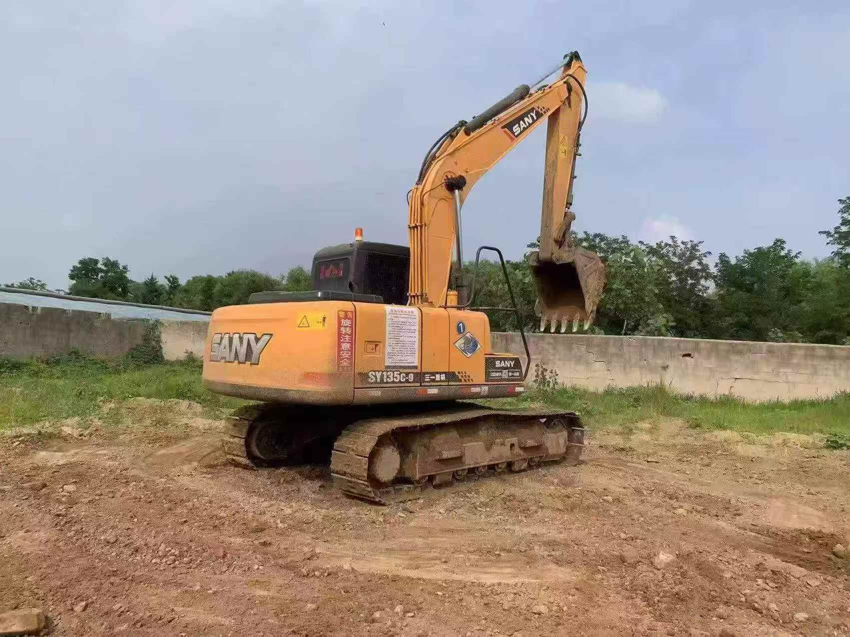 Buy Sany SY135-8S Used Excavator / 3 Buy Sany SY135-8S Used Excavator / 3