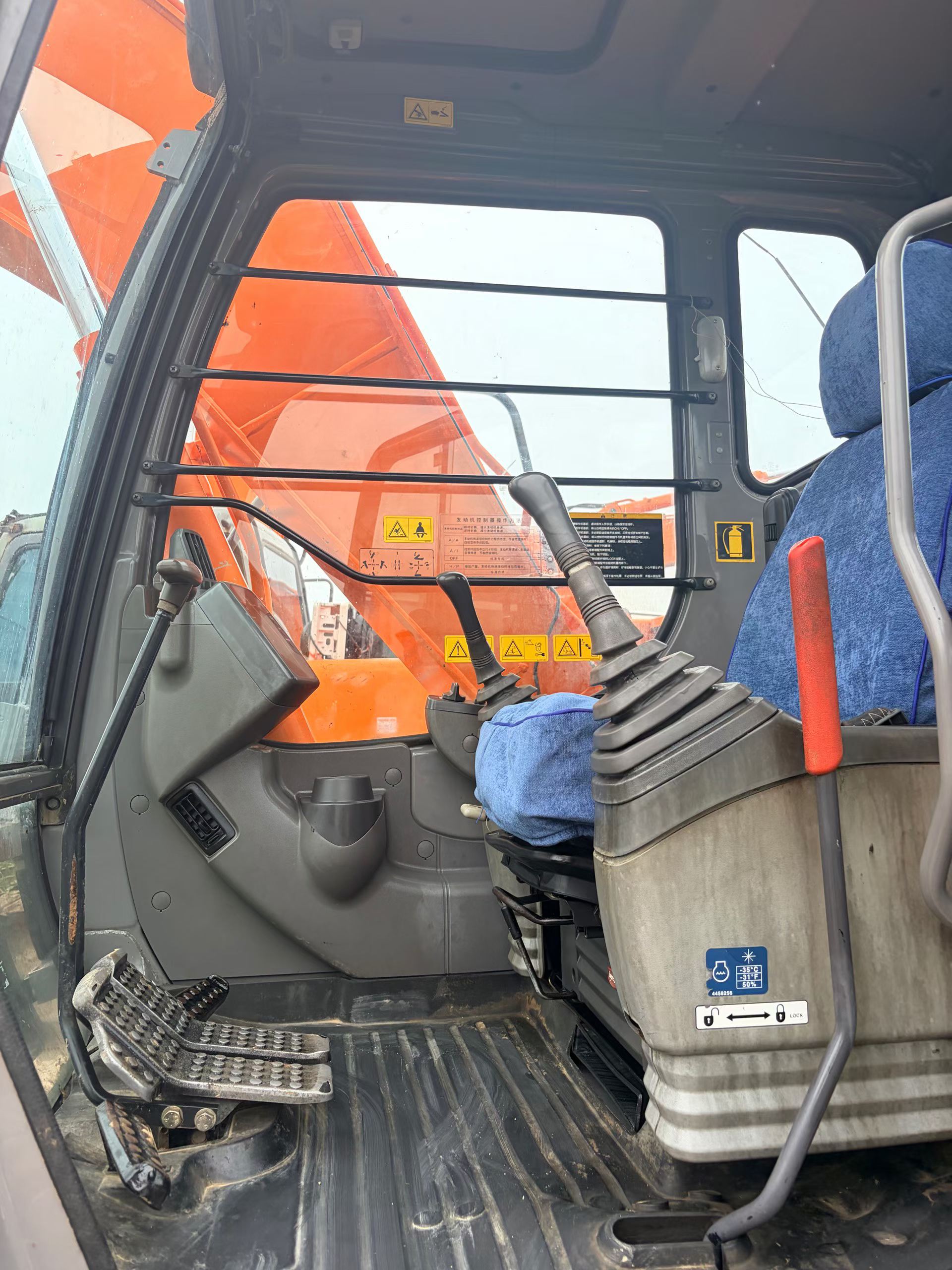 Купить Подержанный Экскаватор Hitachi EX130H-5 / 2 Купить Подержанный Экскаватор Hitachi EX130H-5 / 2