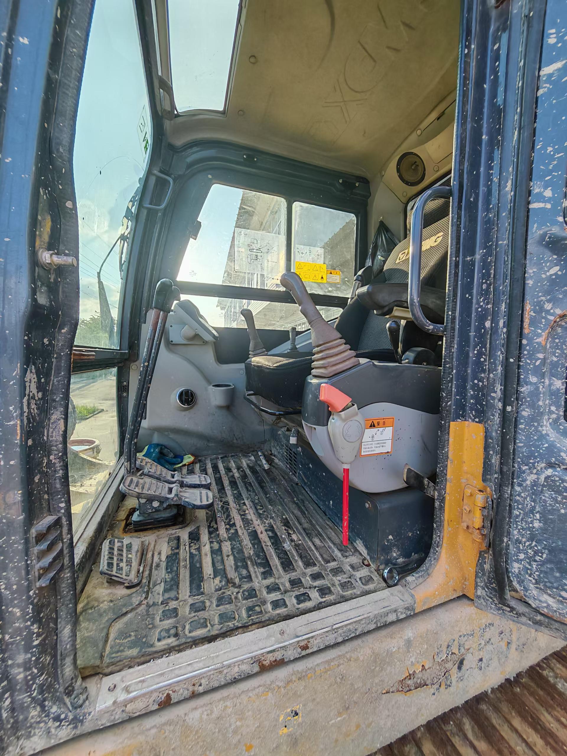 Compre Excavadora XCMG XE55D Usada / 8