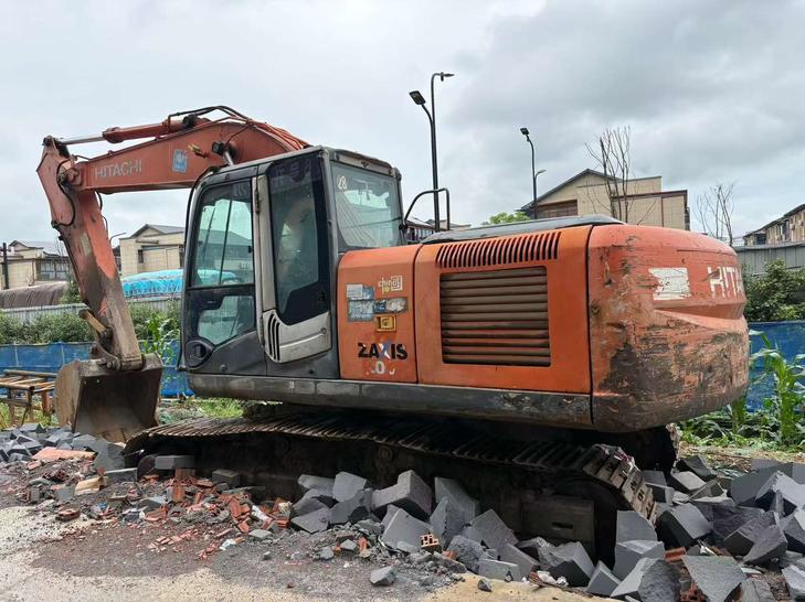 Buy Hitachi EX200-3 Used Excavator / 1