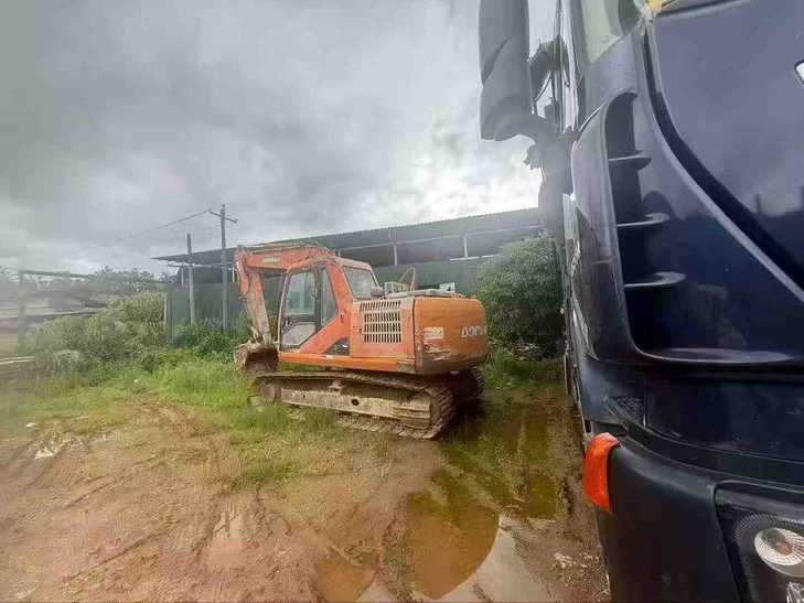 Buy Doosan DH150 Used Excavator / 1